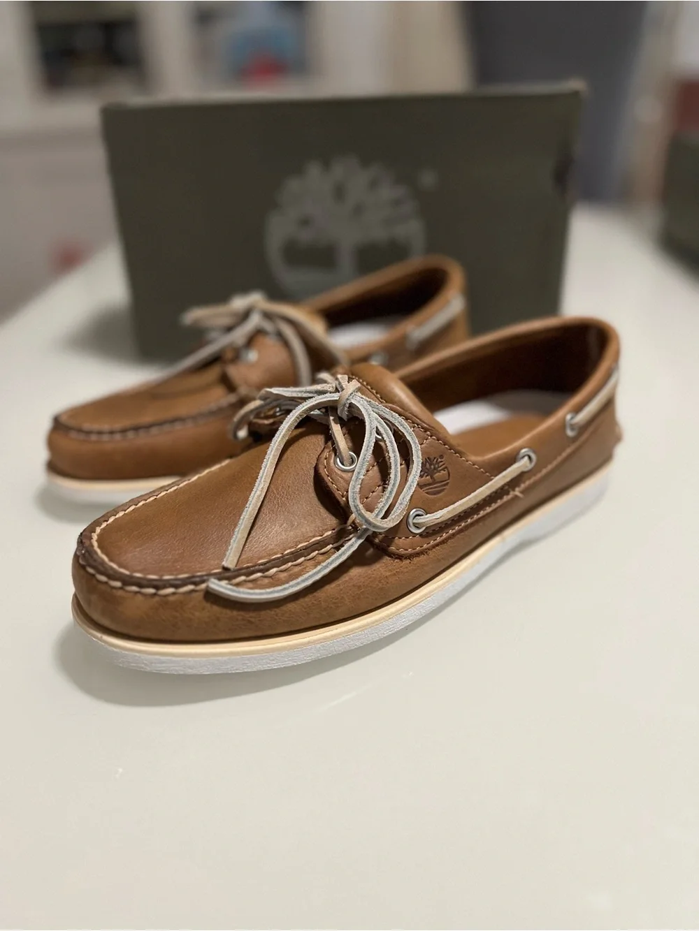 Timberland Men’s Tan Leather Boat Shoes with White Laces Sz 8